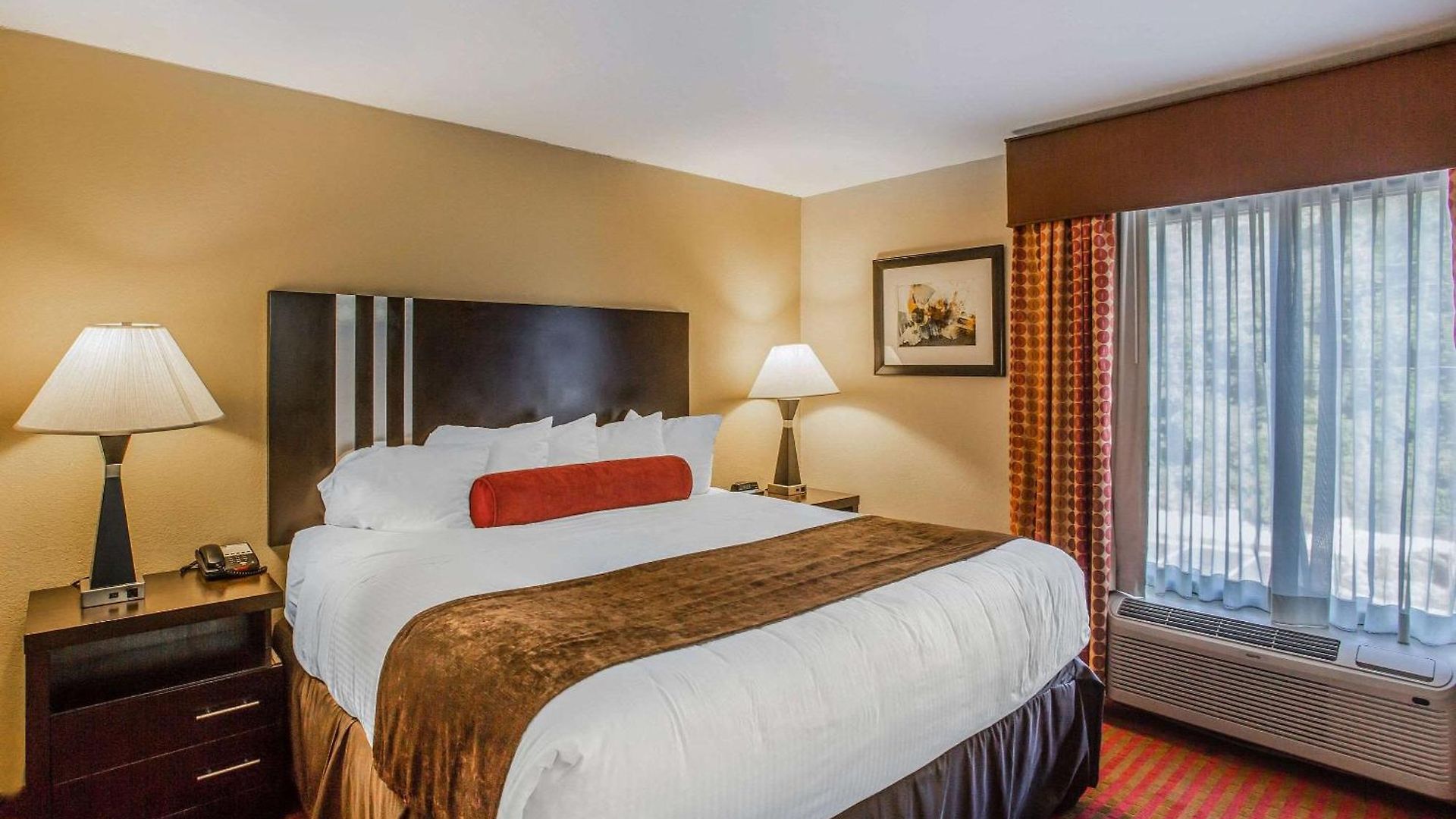 Hotel Quality Airport 4*