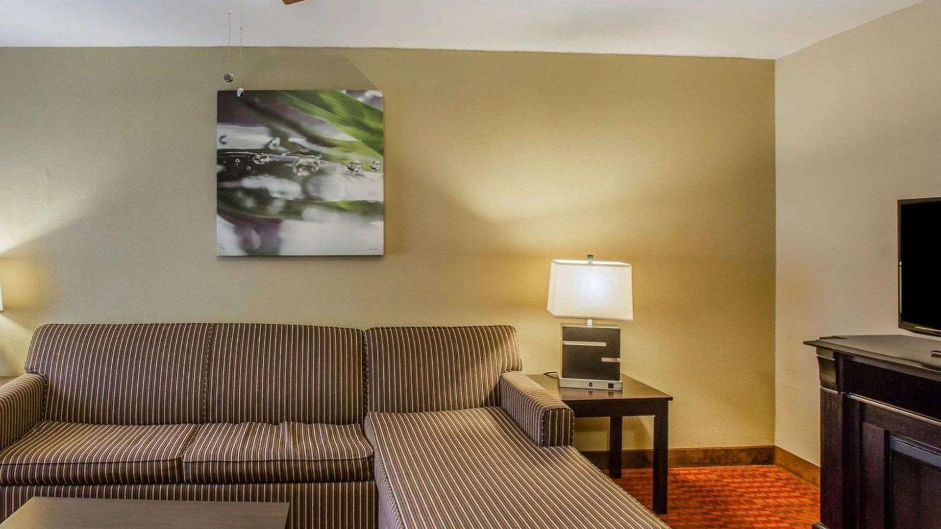 Quality Airport Hotel 4*
