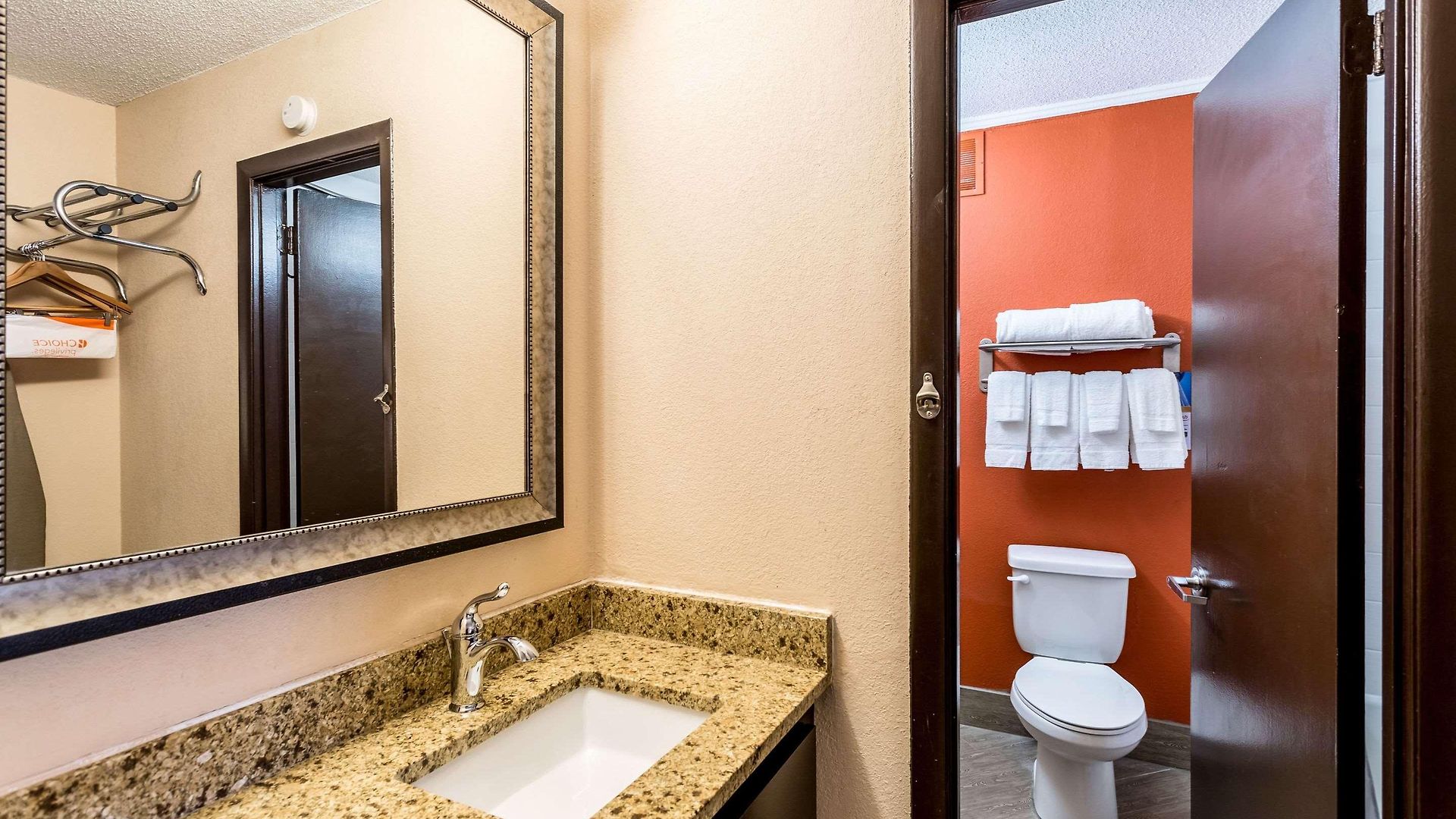 Comfort & Downtown - Stadium Hotel