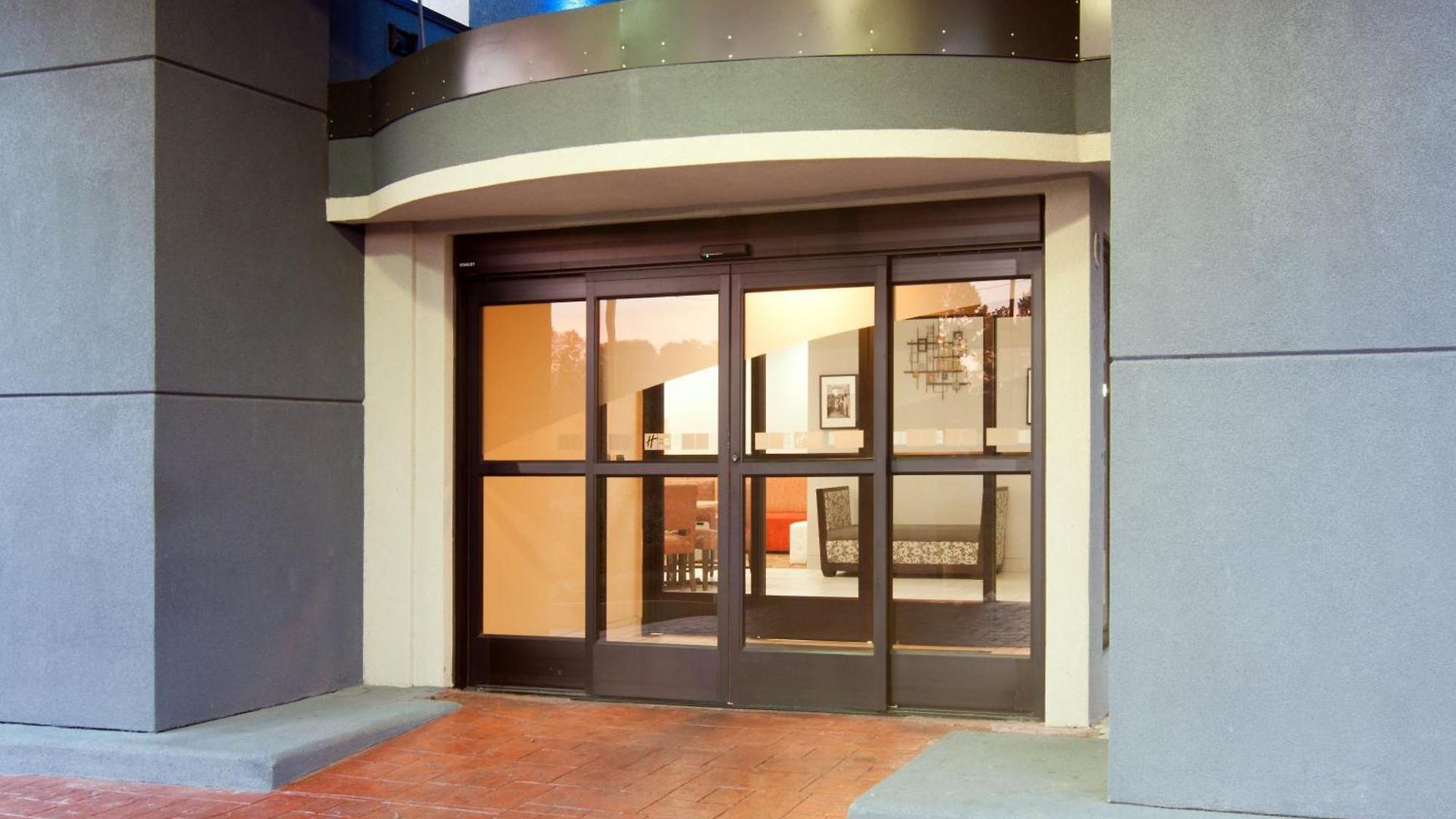 Express & Nashville-i-40 & I-24 Hotel 3*