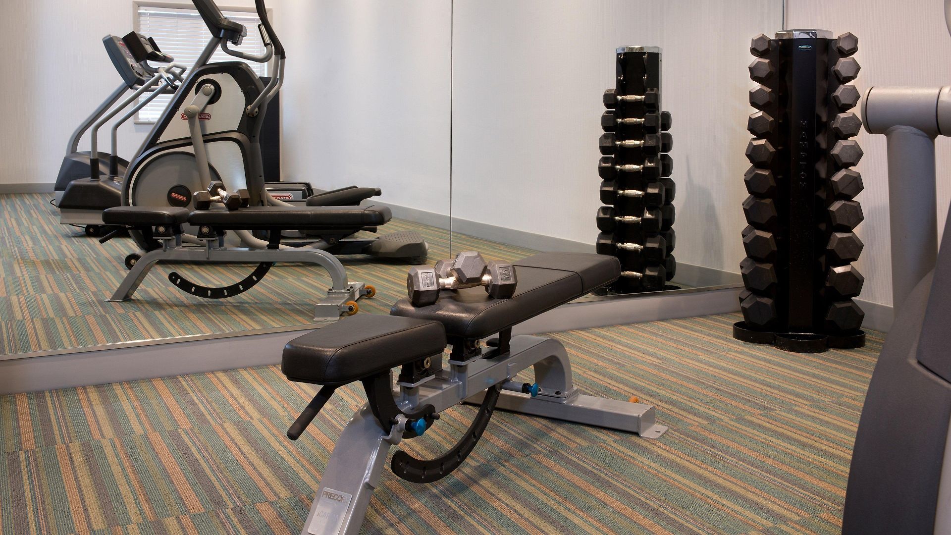 Hotel Express Airport By Ihg Nashville
