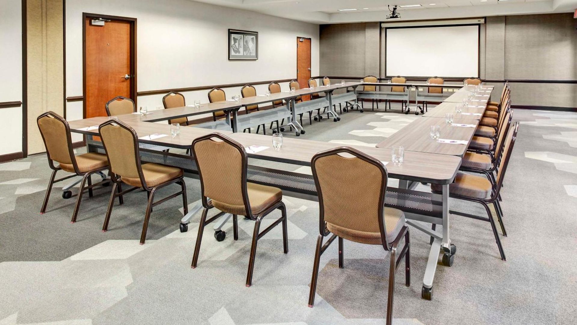 Hyatt Place Opryland 3*