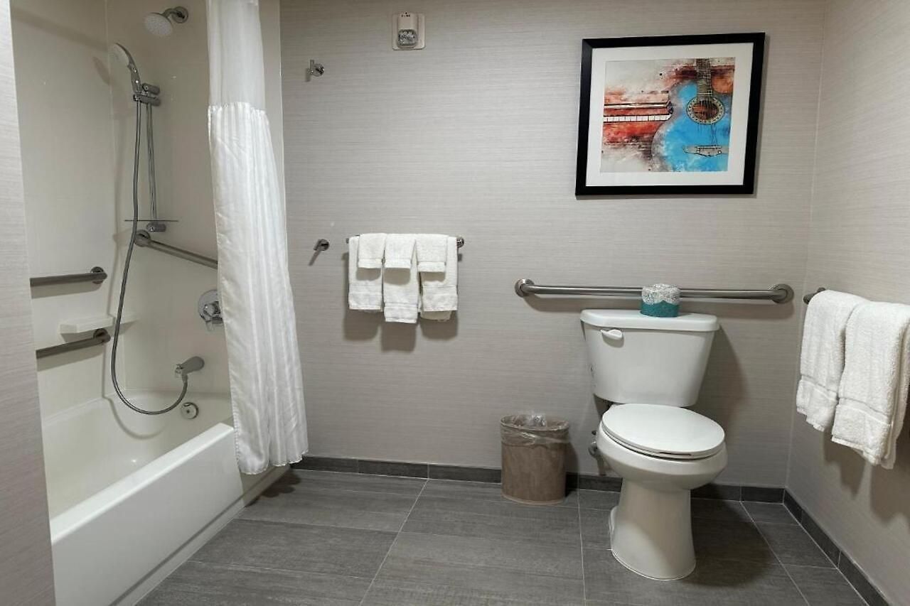 Hilton Garden Airport Hotel 3*