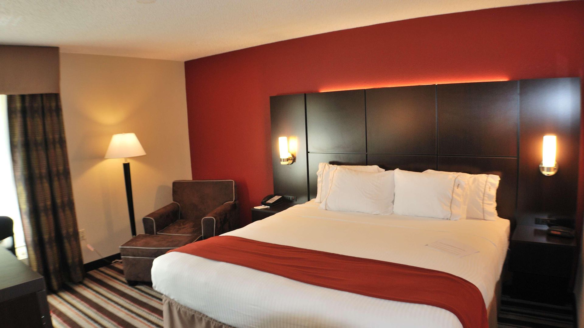 Express W-i40 By Ihg Hotel