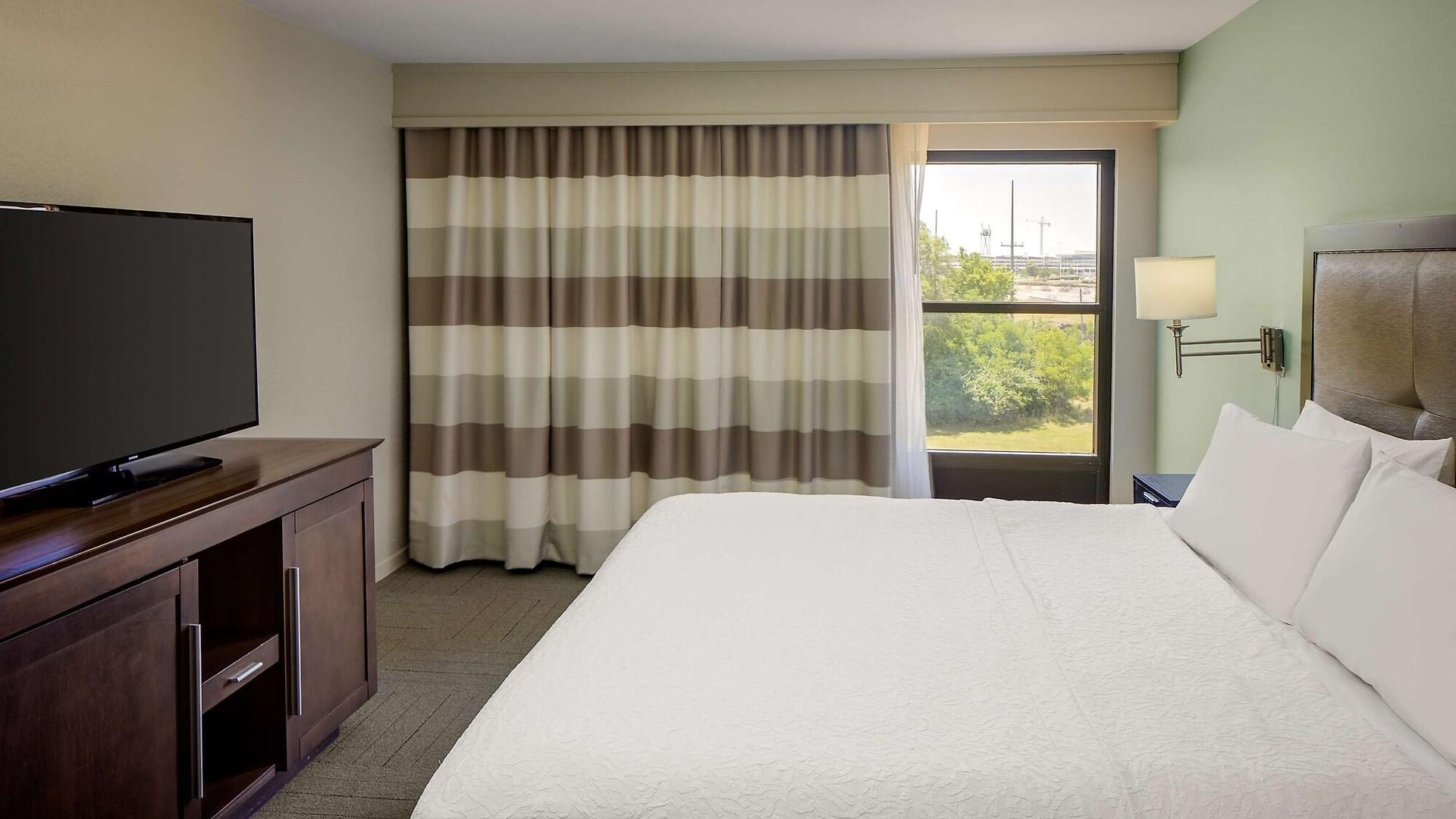 Hampton & Nashville-airport Hotel
