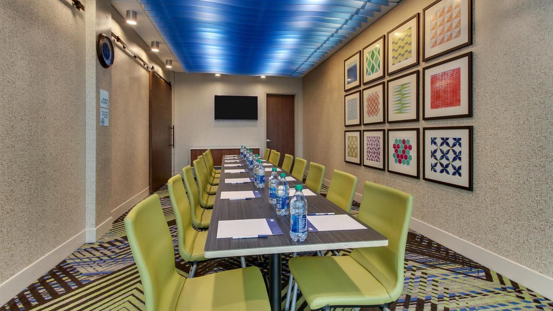 Hotel Express & - Metrocenter Downtown By Ihg 3*