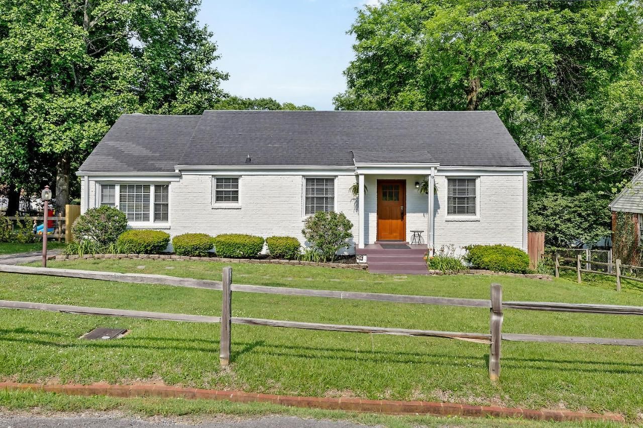 Inglewood East - Large Yard & Private Deck - Free Parking Holiday home