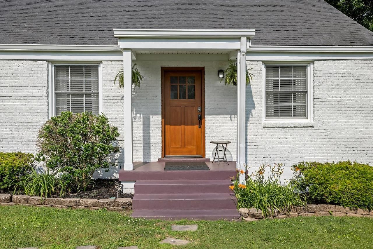Inglewood East - Large Yard & Private Deck - Free Parking Holiday home