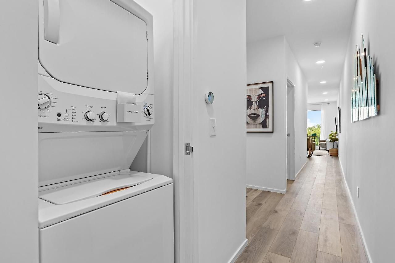 Apartment River View 2-bedroom With Free Garage Parking *