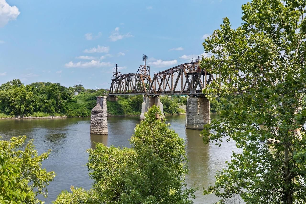 River View 2-bedroom With Free Garage Parking Nashville