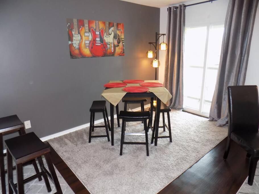 New Listing! Gorgeous Downtown Walk To On The River #3 Aparthotel 4*