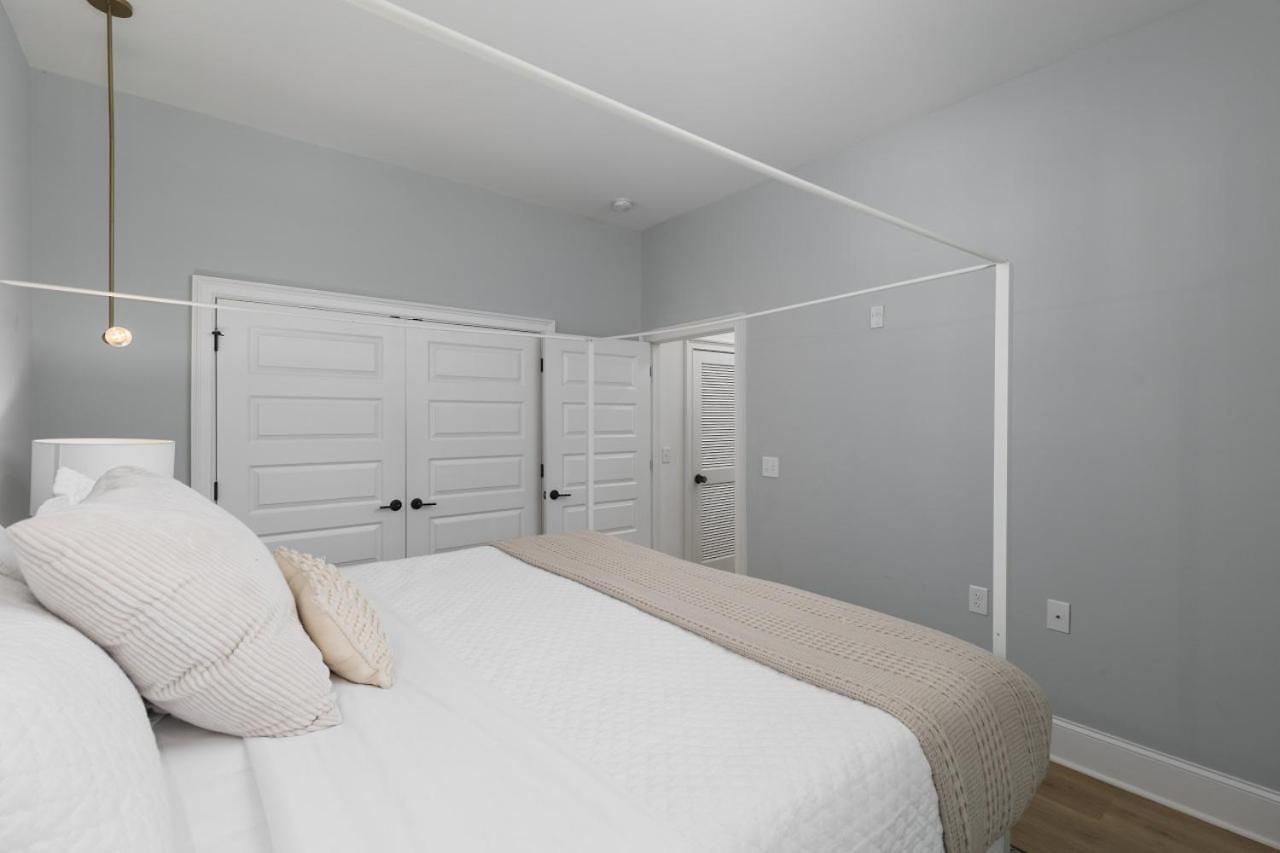 Trendy Spacious Condo, Walk To Coffee And Restaurants Nashville