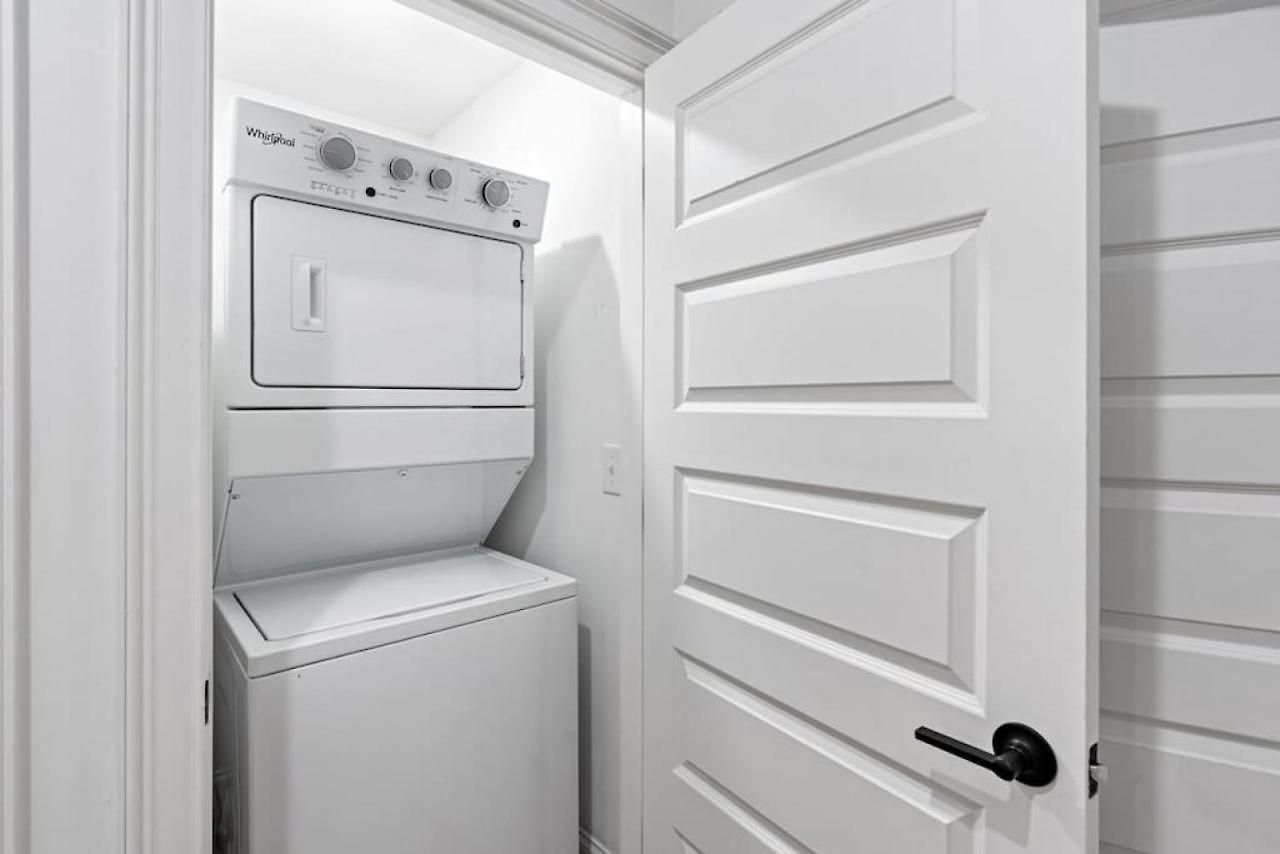 Luxury Design Condo, Close To Downtown Broadway & Coffee Apartment *