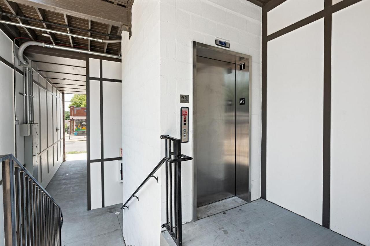 Apartment With Free Parking, 3 Mi Downtown & Stadium, By Coffee *