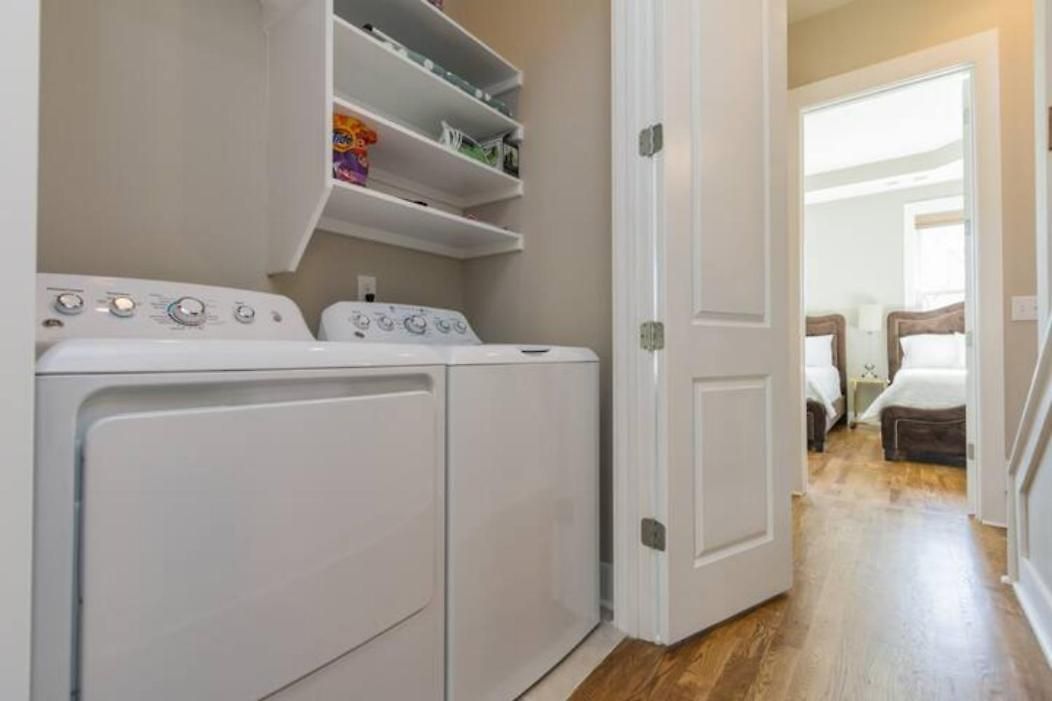 Holiday home Glitz & Guitars I Stylish 3br With Rooftop Hot Tub In East *