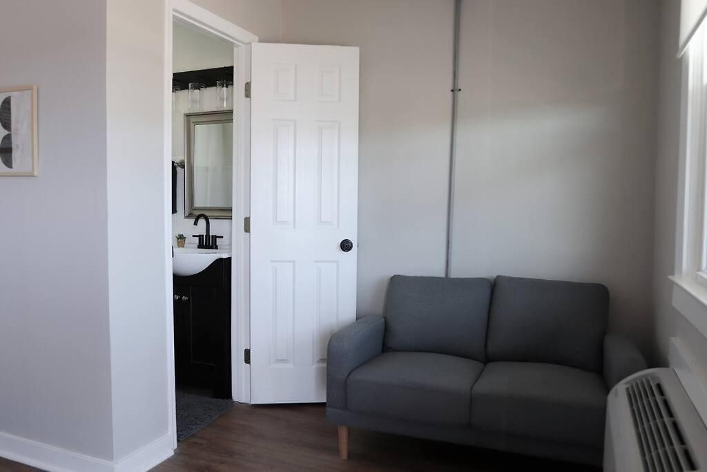 Inviting 1 Bedroom 10 Mins To Nash Hotel Nashville