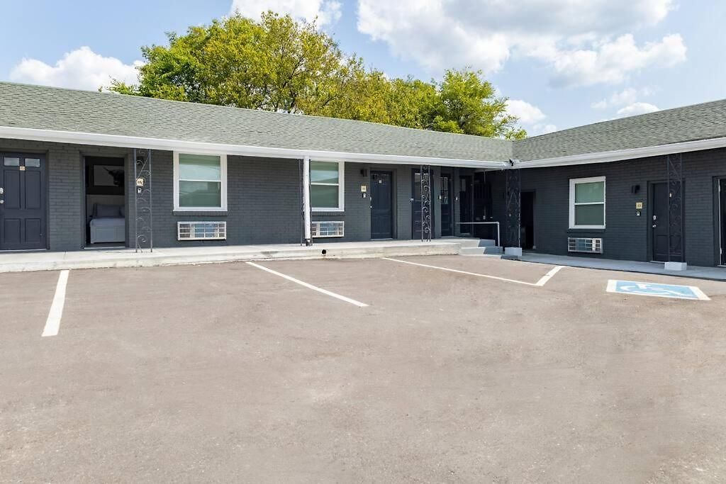 Inviting 1 Bedroom 10 Mins To Nash Hotel