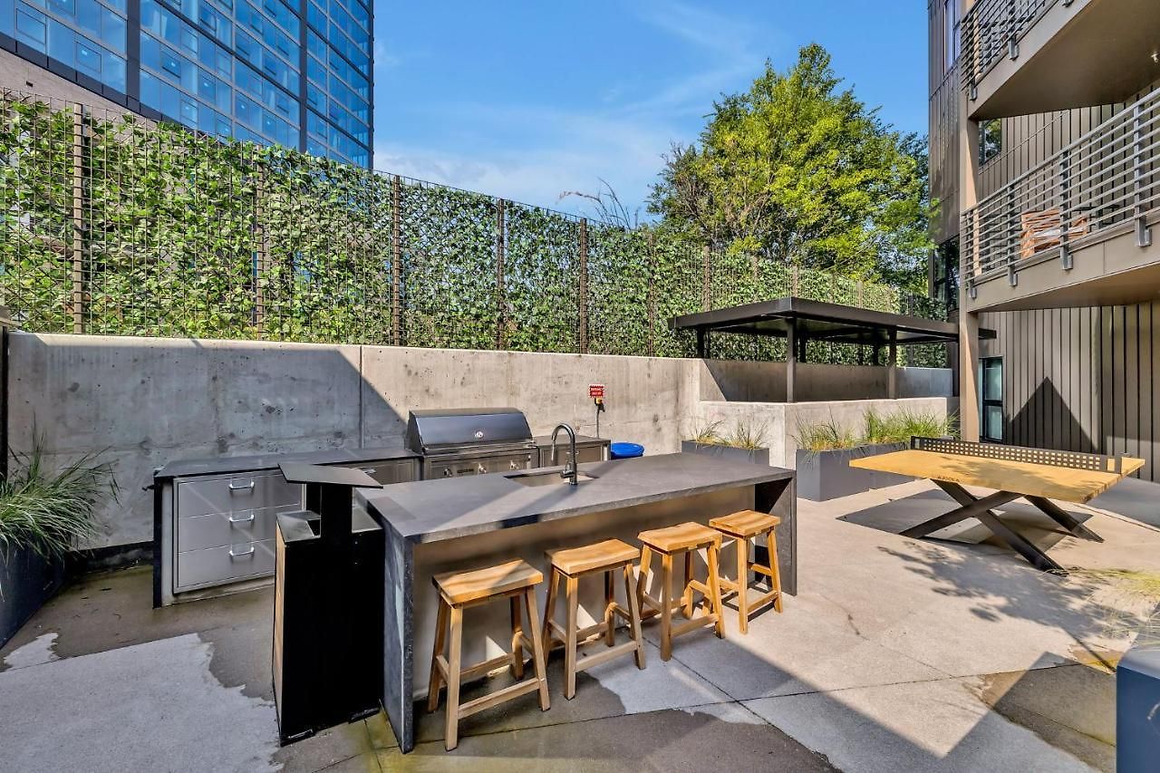 Huge Downtown Corner Unit- Pool-gym-walk 2 Broadway 4* Nashville