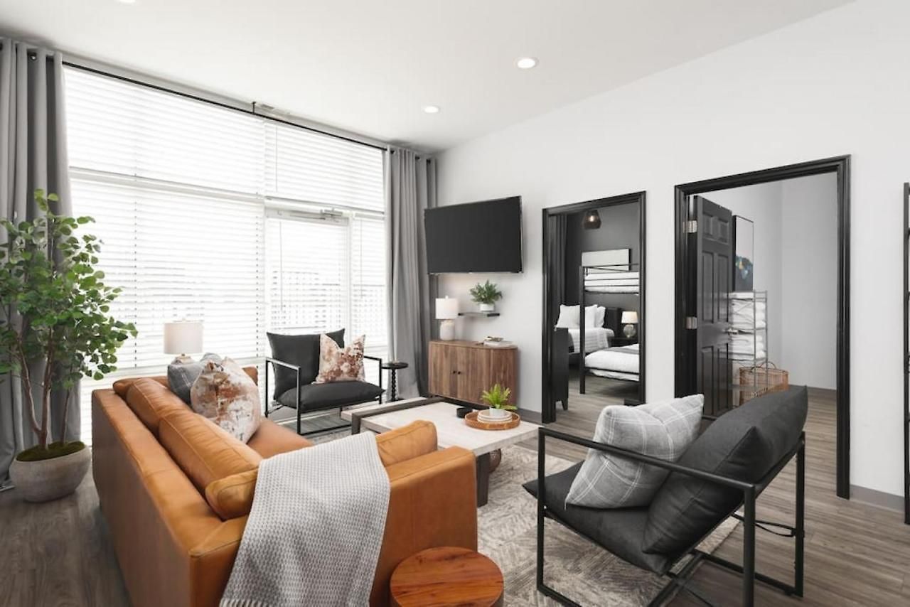 Modern Comfort Only 2 Mile To Downtown Broadway Apartment *