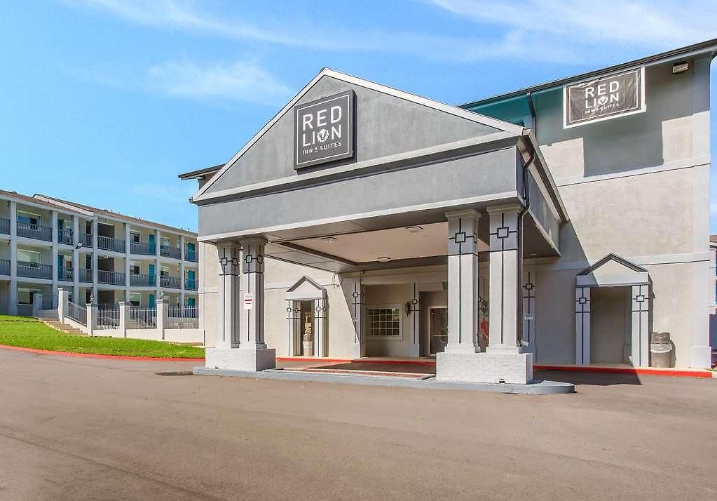 Hotel Red Lion & Airport 2*