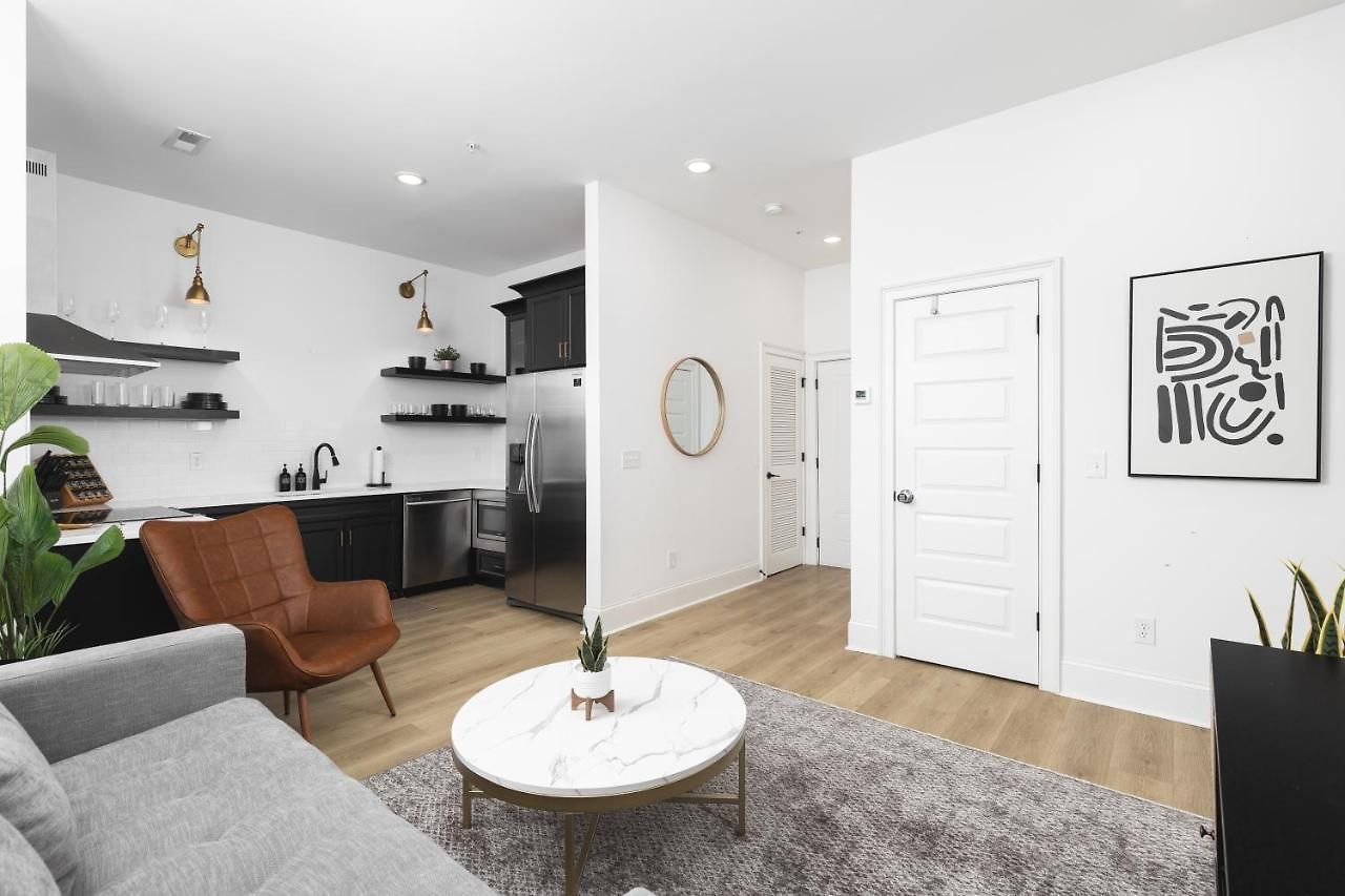 Near Downtown Broadway & Stadium - Free Parking Nashville