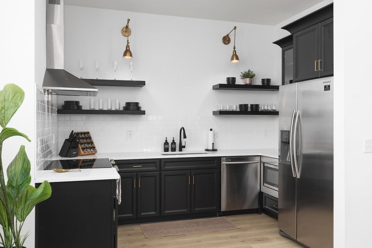 Near Downtown Broadway & Stadium - Free Parking Apartment