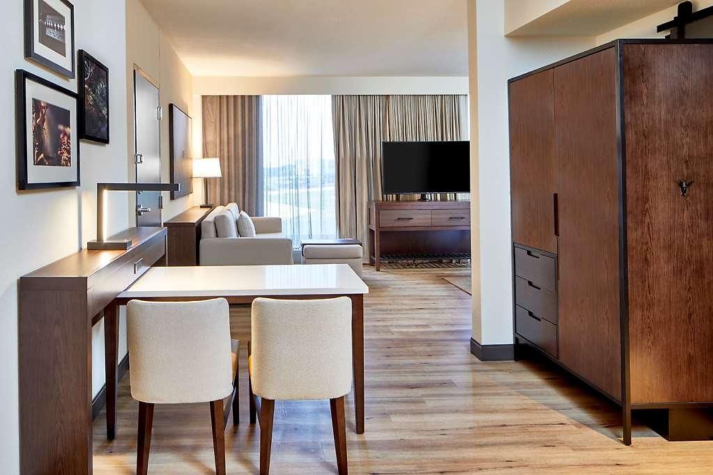 Hotel Embassy By Hilton Downtown 4*