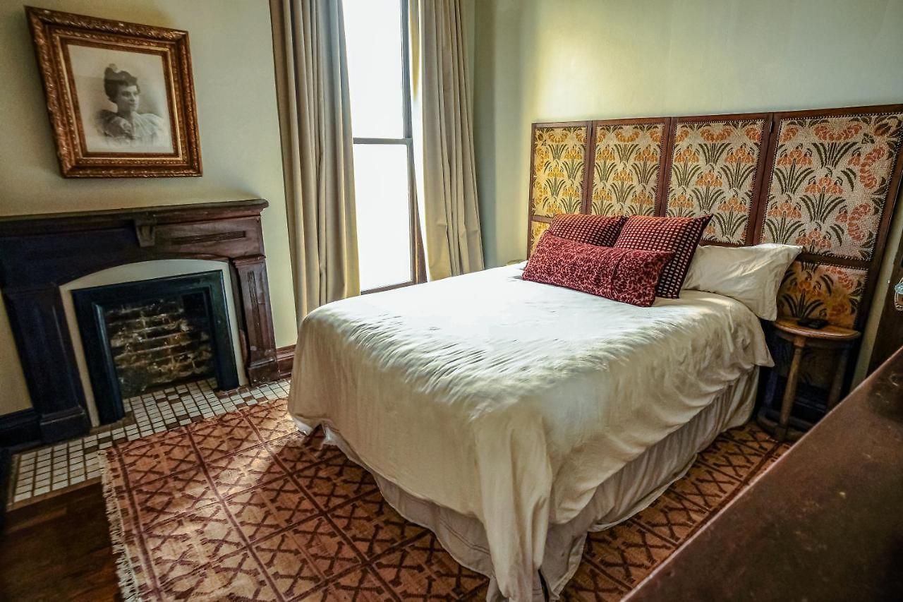 Henrie House I Luxury 4br Downtown Historic Gem With Library & Patio Holiday home