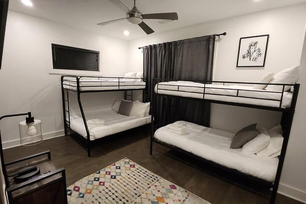 Vibe/3 Miles 2broadway/11 Bds Holiday home