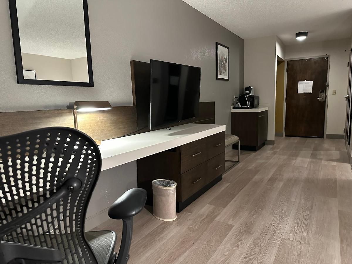 Crowne Plaza Airport By Ihg
