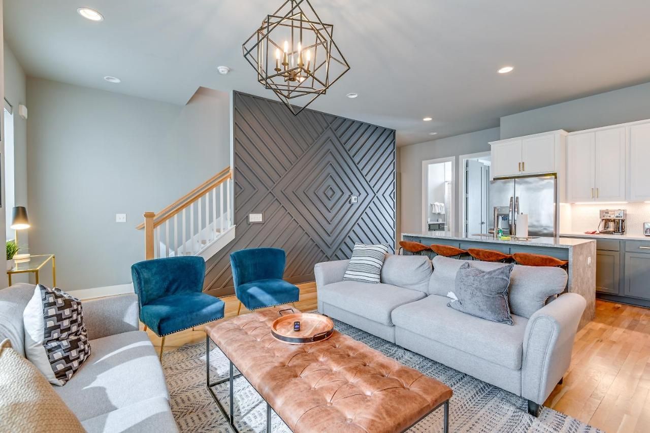 Townhome W/ Rooftop Balcony & Game Room! Nashville