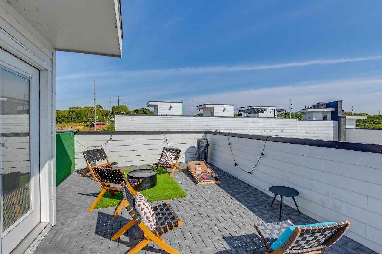 Holiday home Townhome W/ Rooftop Balcony & Game Room! Nashville