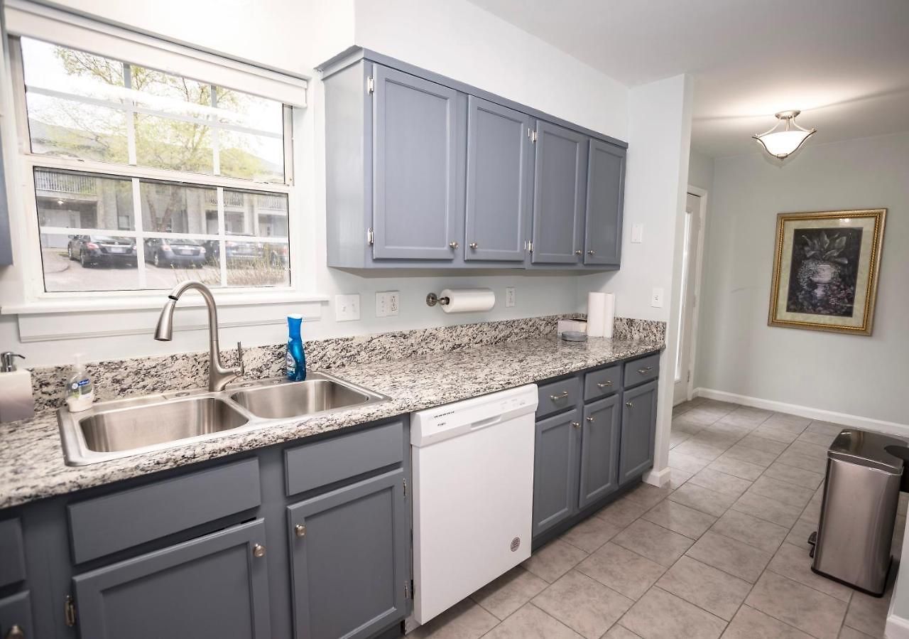 Apartment Elegant 3 Bedroom With Free Parking And Balcony Nashville