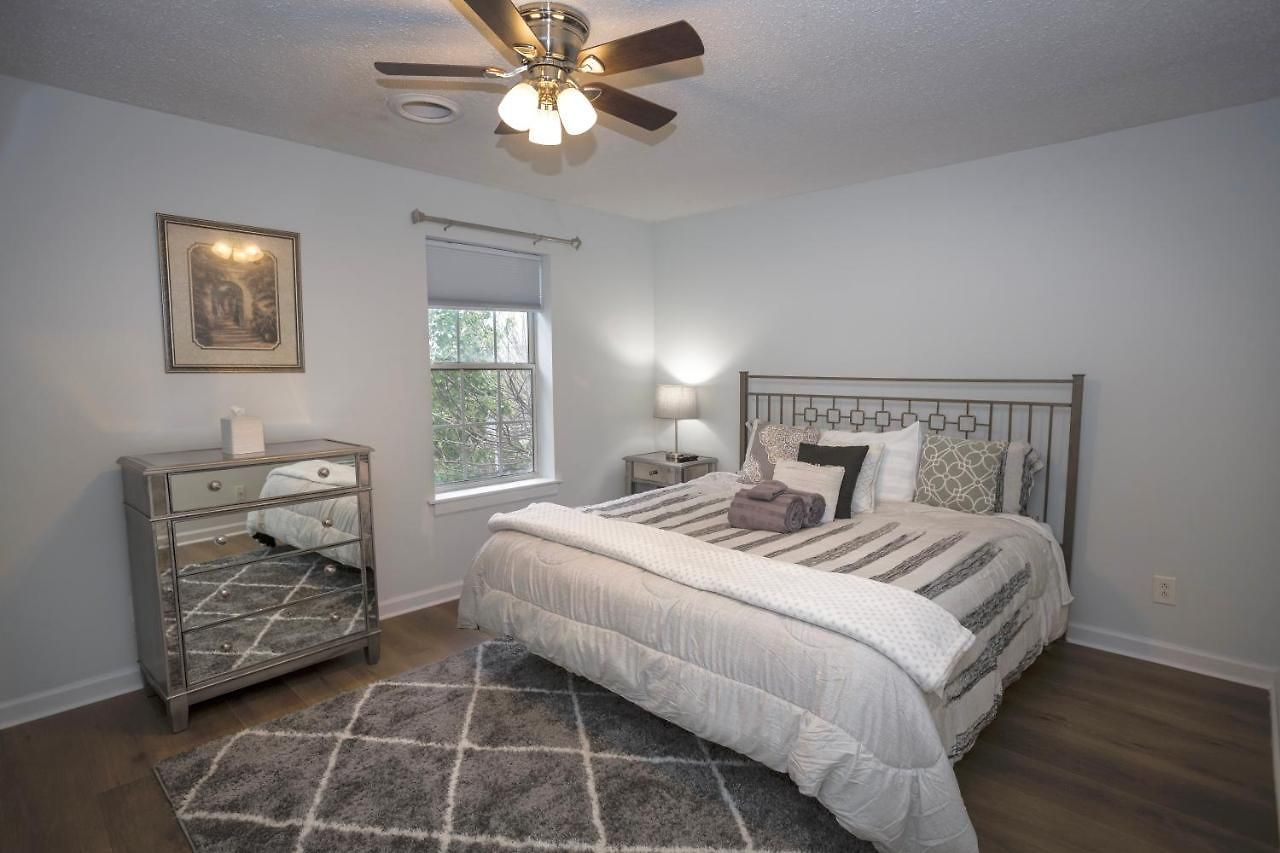 Elegant 3 Bedroom With Free Parking And Balcony *