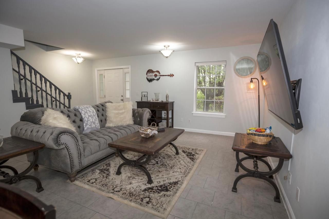Elegant 3 Bedroom With Free Parking And Balcony * Nashville