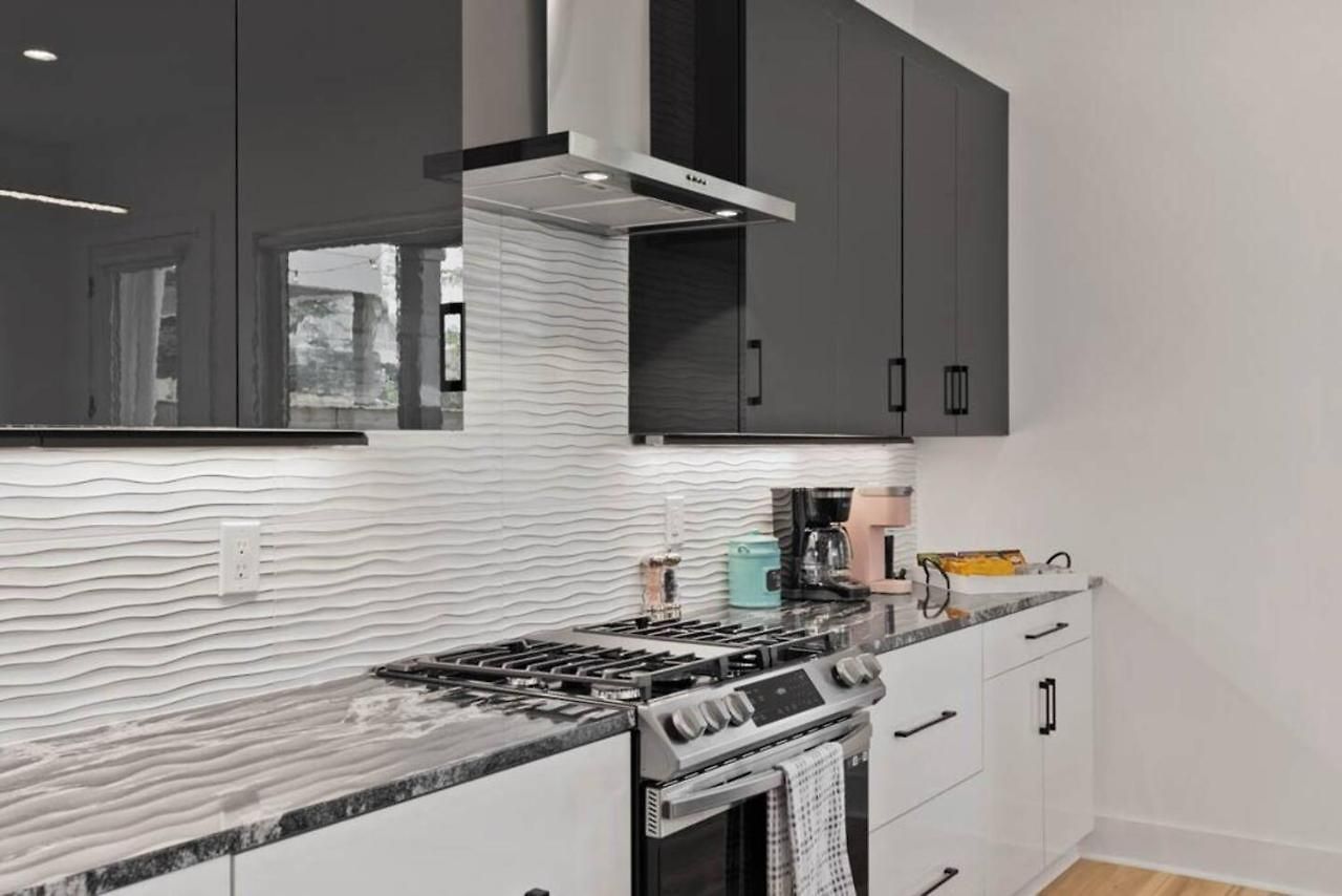Holiday home Luxurious 4bd Sleeps 12 Minutes To Downtown With Parking *