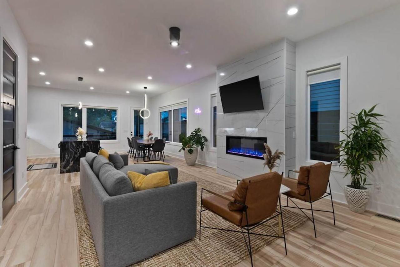 Holiday home Luxurious 4bd Sleeps 12 Minutes To Downtown With Parking Nashville