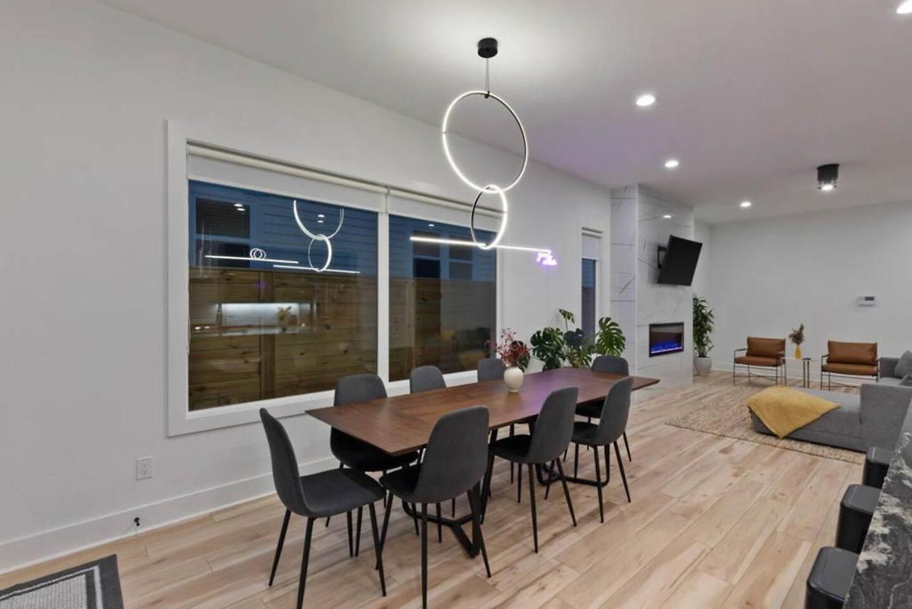 Holiday home Luxurious 4bd Sleeps 12 Minutes To Downtown With Parking