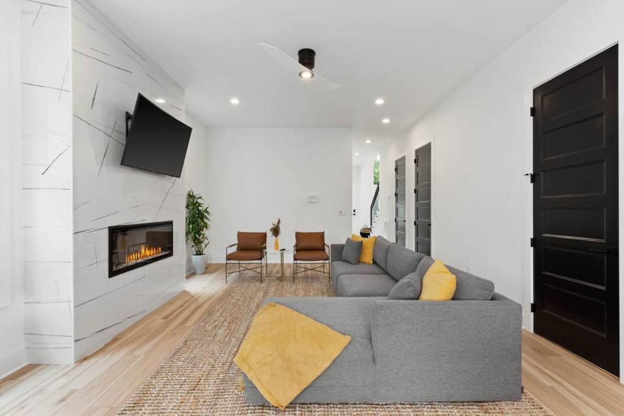 Holiday home Luxurious 4bd Sleeps 12 Minutes To Downtown With Parking *