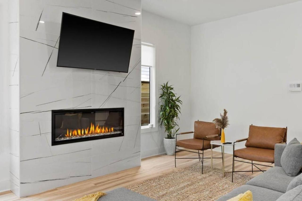Luxurious 4bd Sleeps 12 Minutes To Downtown With Parking Holiday home