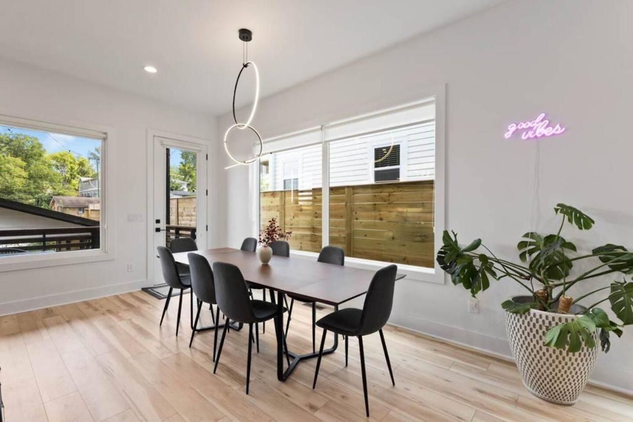Luxurious 4bd Sleeps 12 Minutes To Downtown With Parking