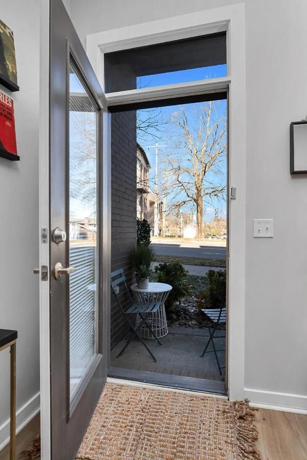 1st Floor & No Steps By Vanderbilt, Belmont & Food Holiday home *