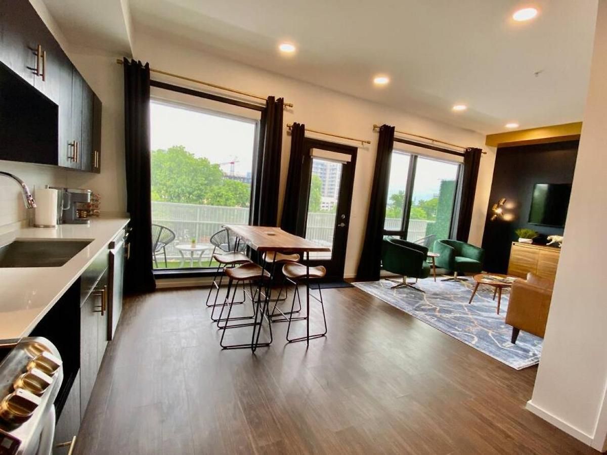 Chic Modern Pool, Patio, Parking