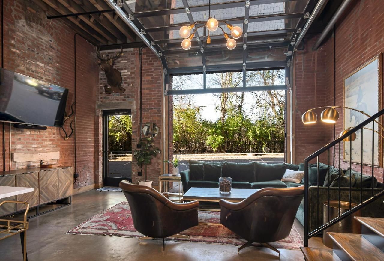Holiday home One-of-a-kind! Roll Up Garage Door-pool, Speakeasy Nashville