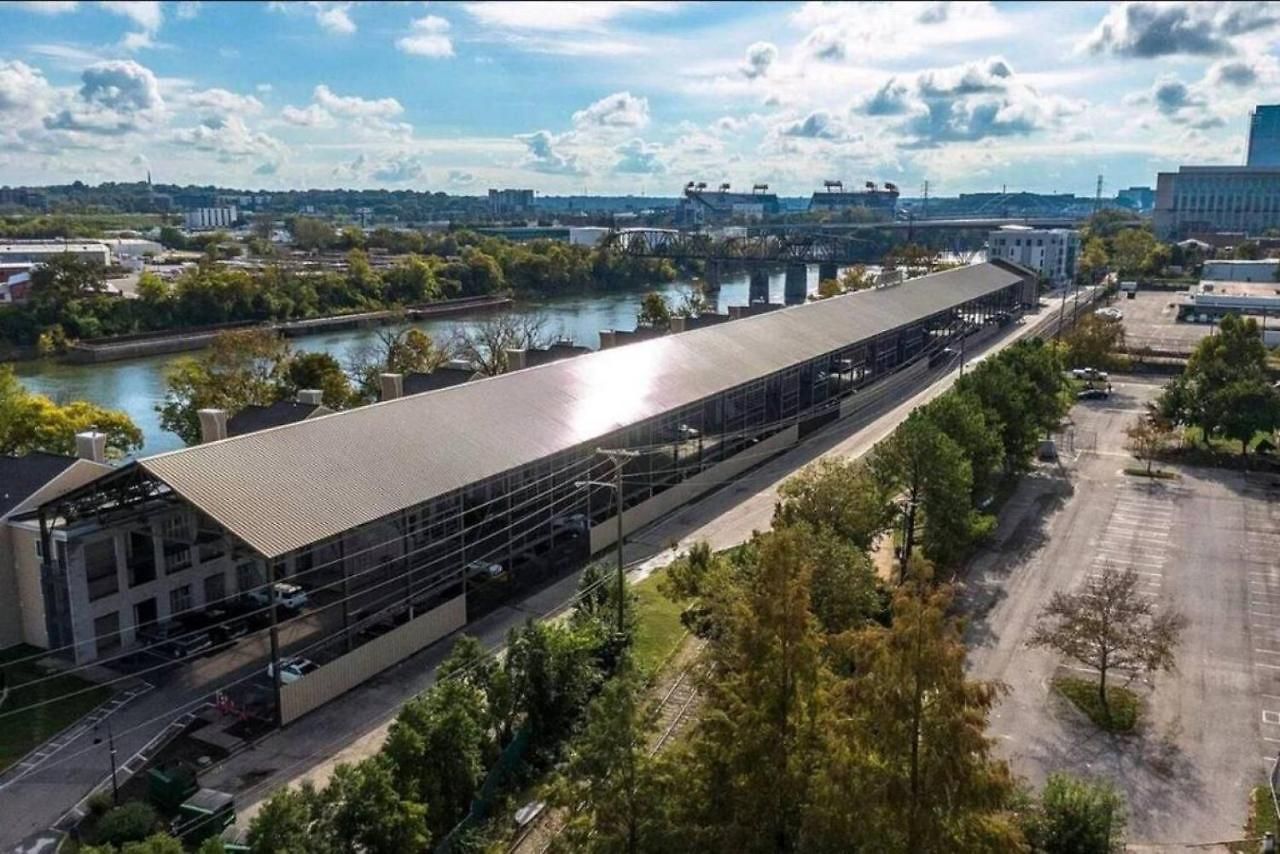 With Pool And Free Parking Walk Downtown & Germantown Nashville