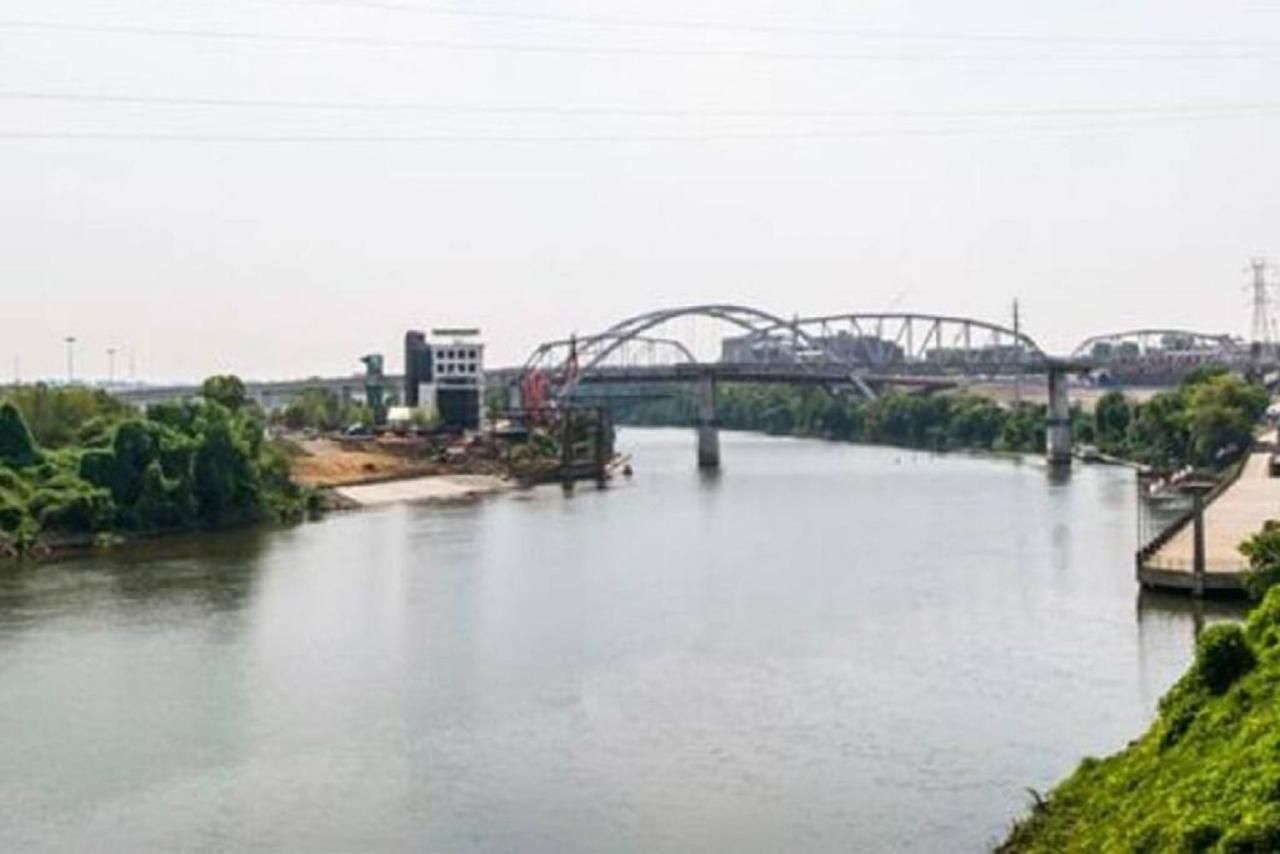 Walk To Downtown Broadway With Pool, Free Parking, And Gym Nashville