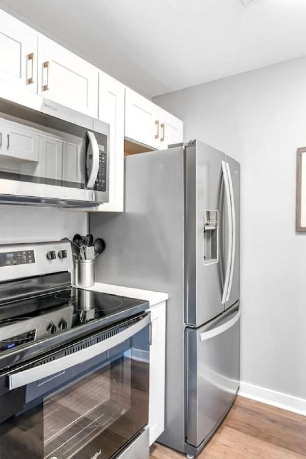 Walk To Downtown Broadway With Pool, Free Parking, And Gym Apartment Nashville