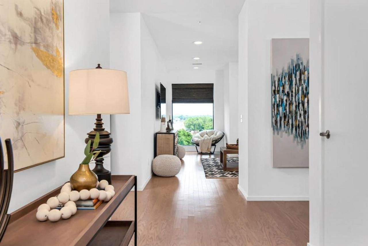 Penthouse River View Walk Downtown, Garage Parking Holiday home *