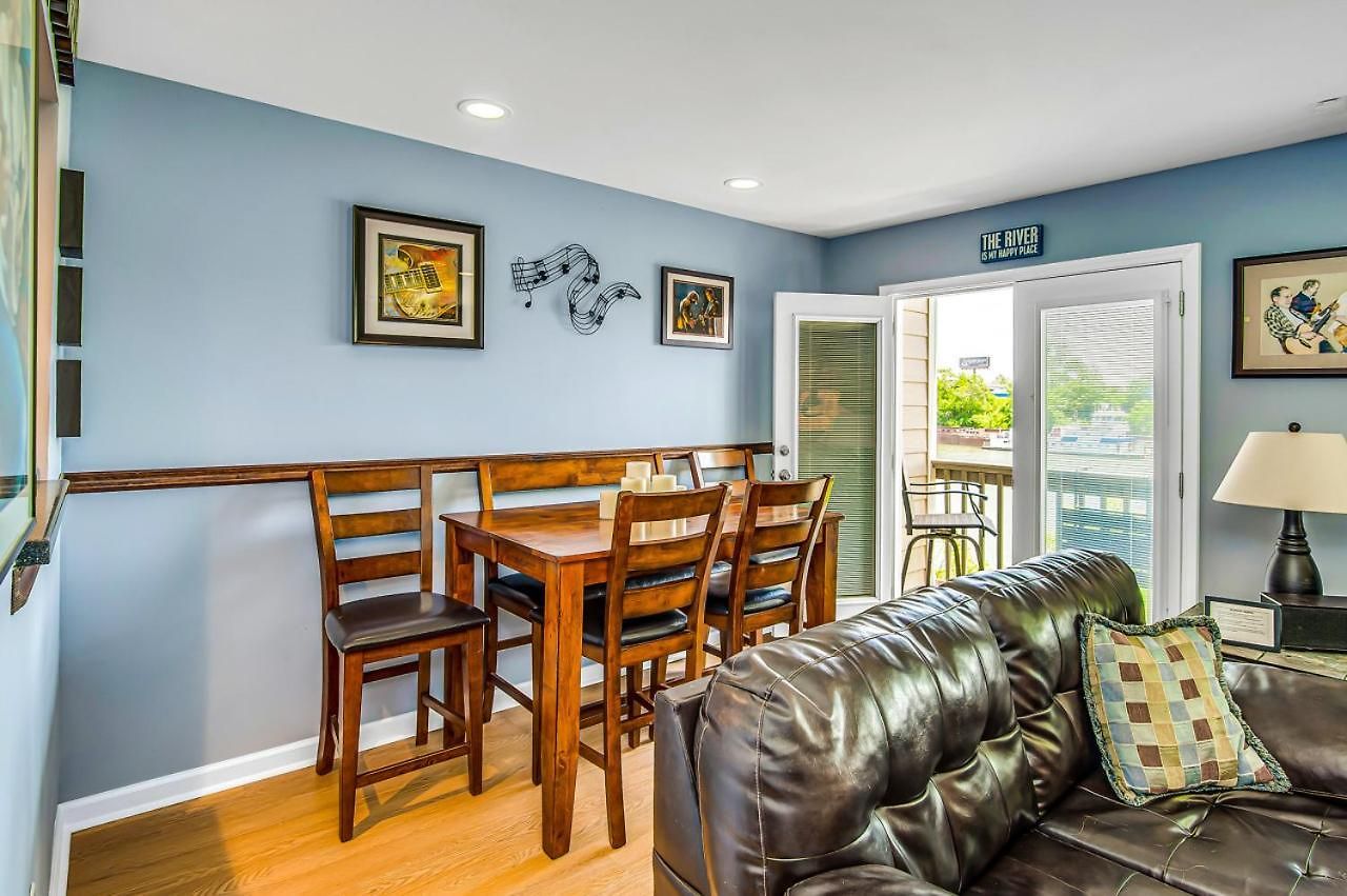 Holiday home Riverfront View Near Downtown, Walk To Restaurants