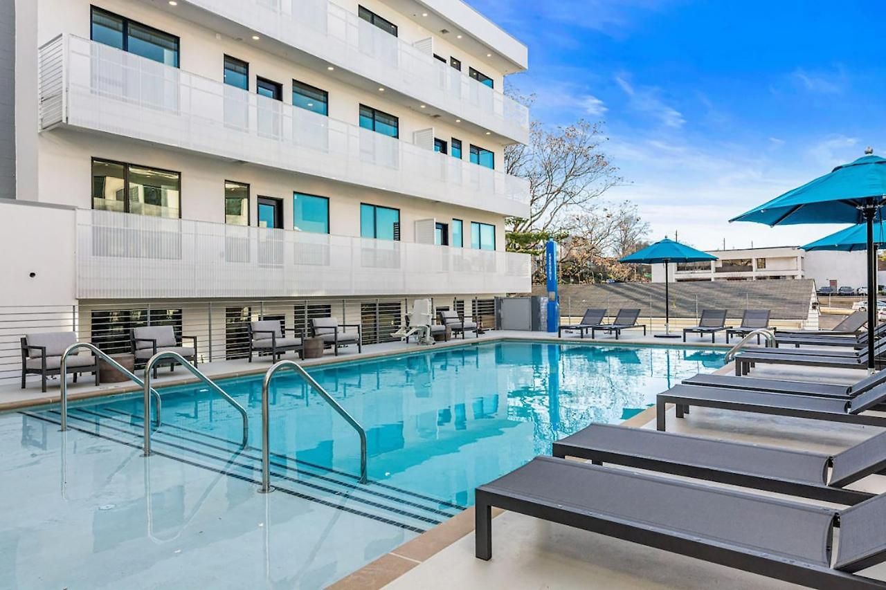 Unique With Pool, Patio, Parking Holiday home *